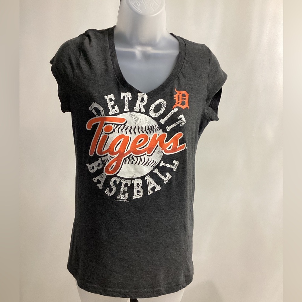 Detroit Tigers Women’s V-neck Gray Shirt -  Medium